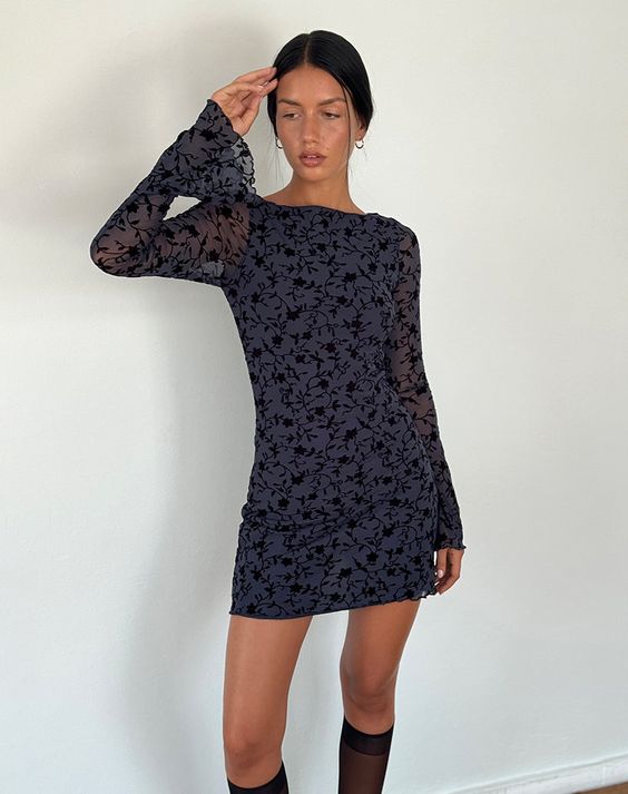 Mini-robe transparente bleu à manches longues pour femme